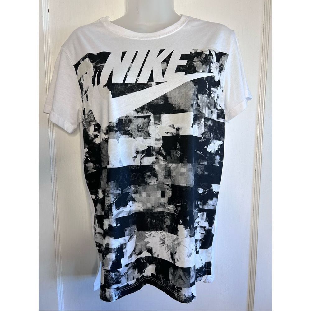 NIKE TEE - SMALL